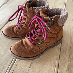 Steve Madden Girls size 1 Brown Quilted Boots with Red Laces